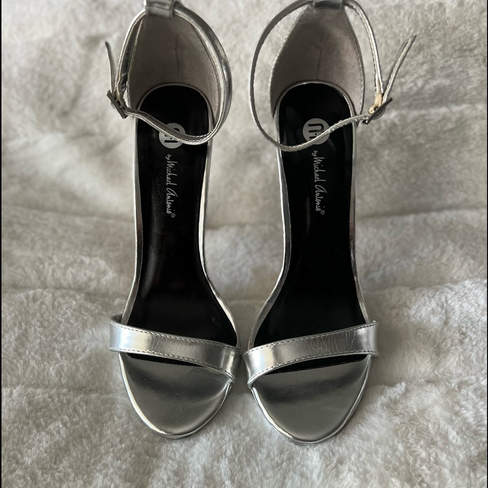M by Michael Antonio Women Silver Heels   US 6 1/2, hell 4.75